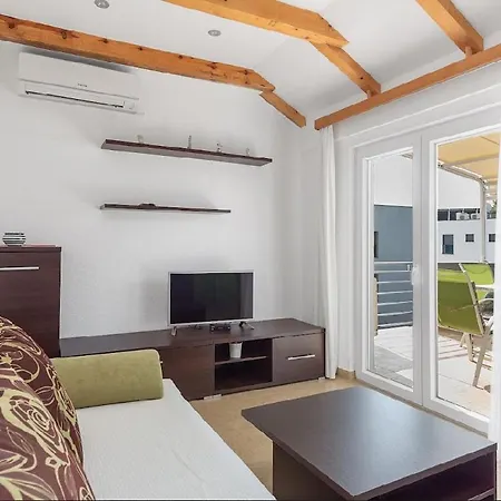In With Seaview, Terrace, Air Condition, Wifi Sukošan