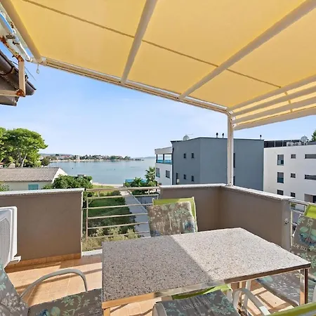 In With Seaview, Terrace, Air Condition, Wifi * Sukošan