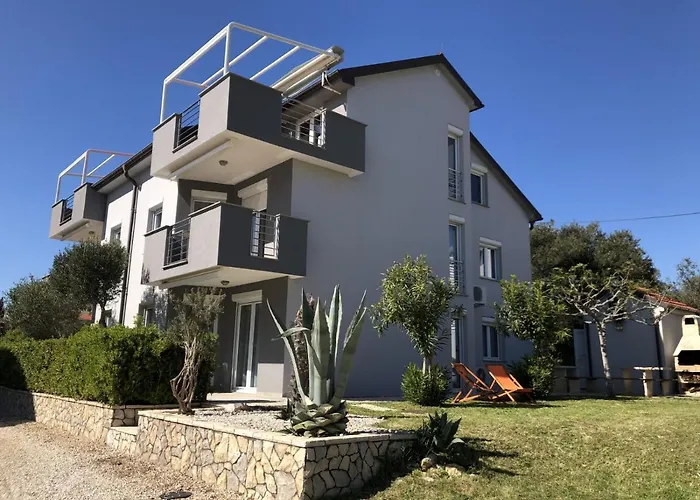 In With Seaview, Terrace, Air Condition, Wifi Lejlighed Sukošan