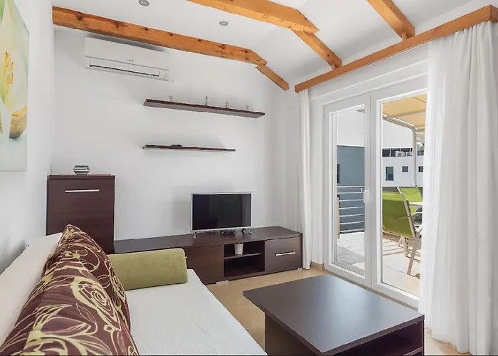 In With Seaview, Terrace, Air Condition, Wifi Sukošan